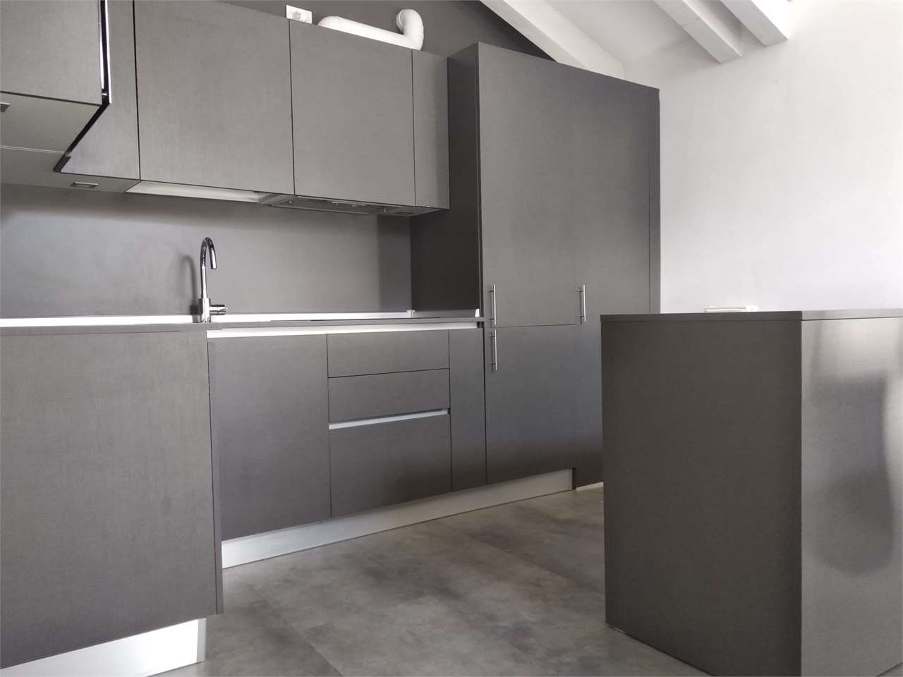 TOP FLOOR APARTMENT, A JEWEL!
