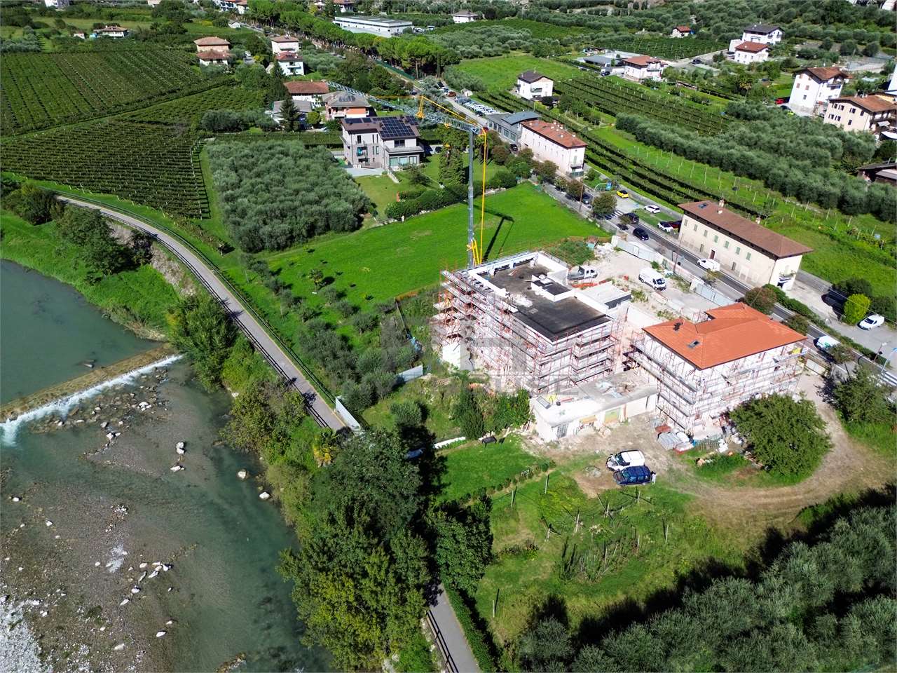 RIF. 40-2 APPARTAMENTO DI PRESTIGIO CON GIARDINO