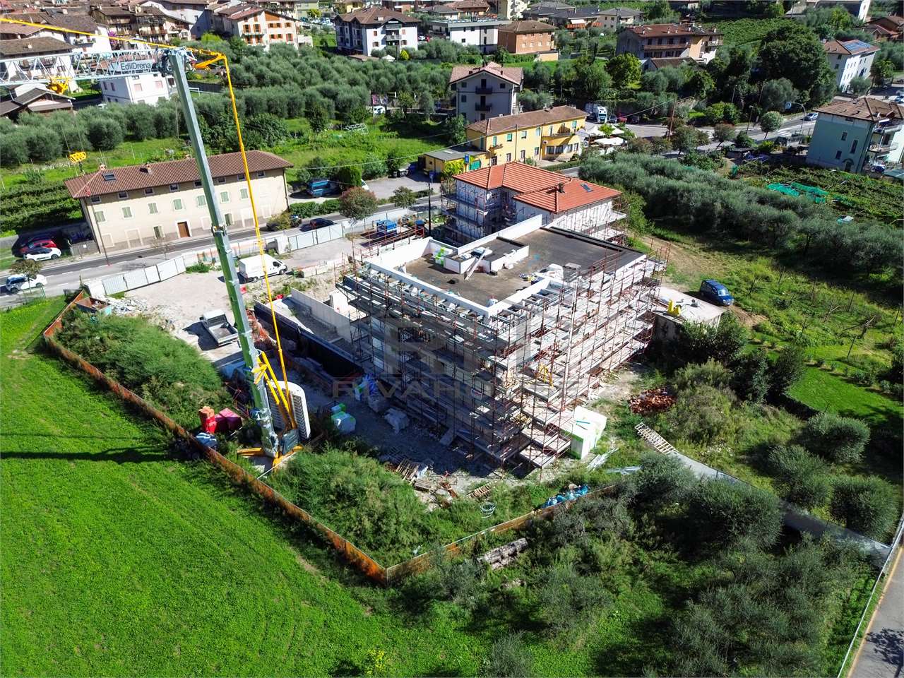RIF. 40-2 APPARTAMENTO DI PRESTIGIO CON GIARDINO