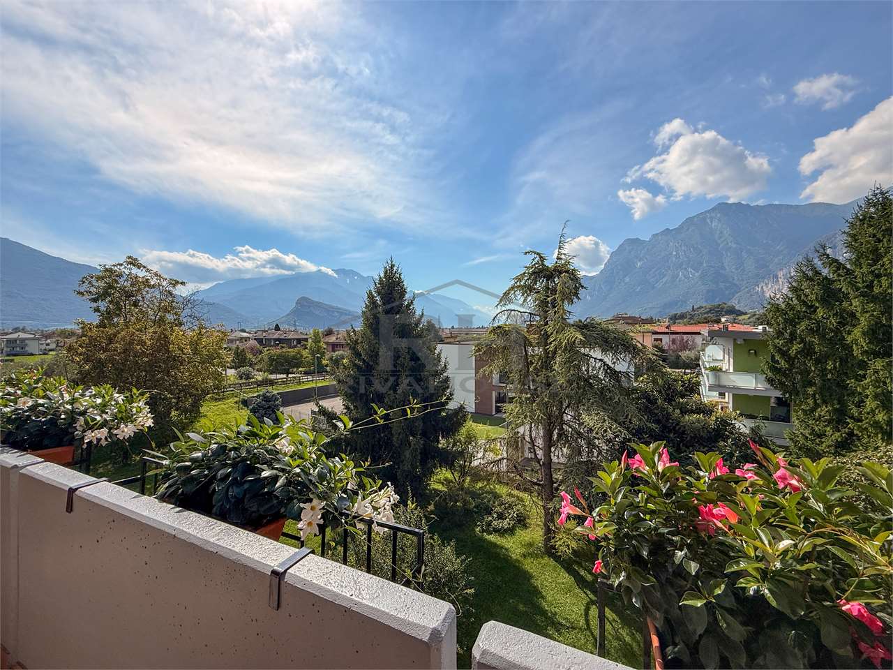REF. 17 – TOP-FLOOR FOUR-ROOM APARTMENT WITH PANORAMIC VIEW