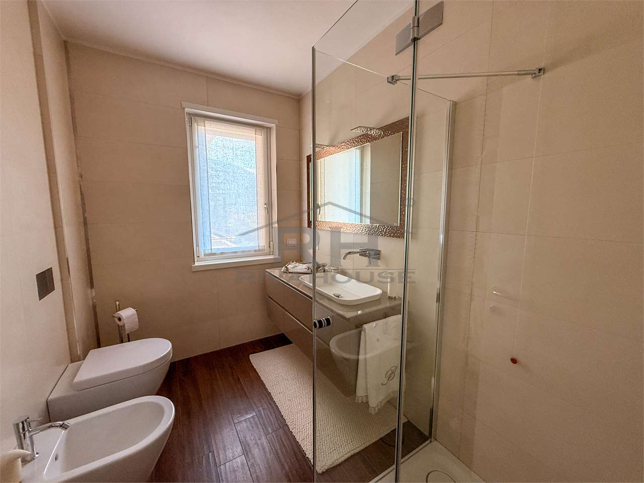 REF. 17 – TOP-FLOOR FOUR-ROOM APARTMENT WITH PANORAMIC VIEW