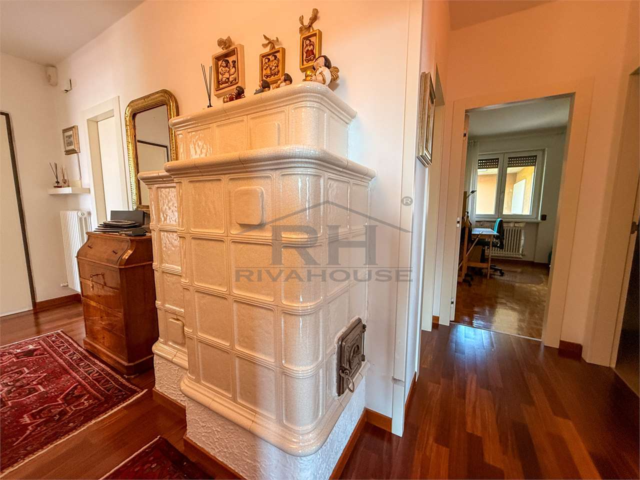 REF. 17 – TOP-FLOOR FOUR-ROOM APARTMENT WITH PANORAMIC VIEW