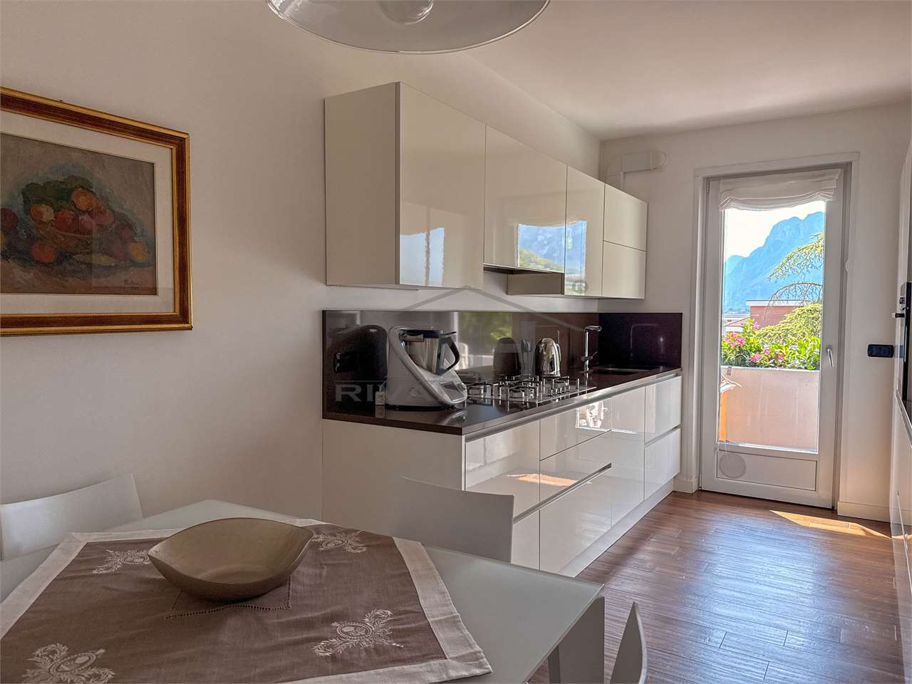 REF. 17 – TOP-FLOOR FOUR-ROOM APARTMENT WITH PANORAMIC VIEW