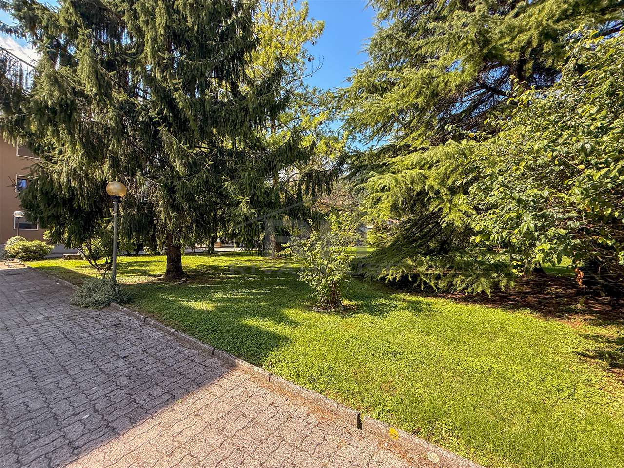 REF. 17 – TOP-FLOOR FOUR-ROOM APARTMENT WITH PANORAMIC VIEW
