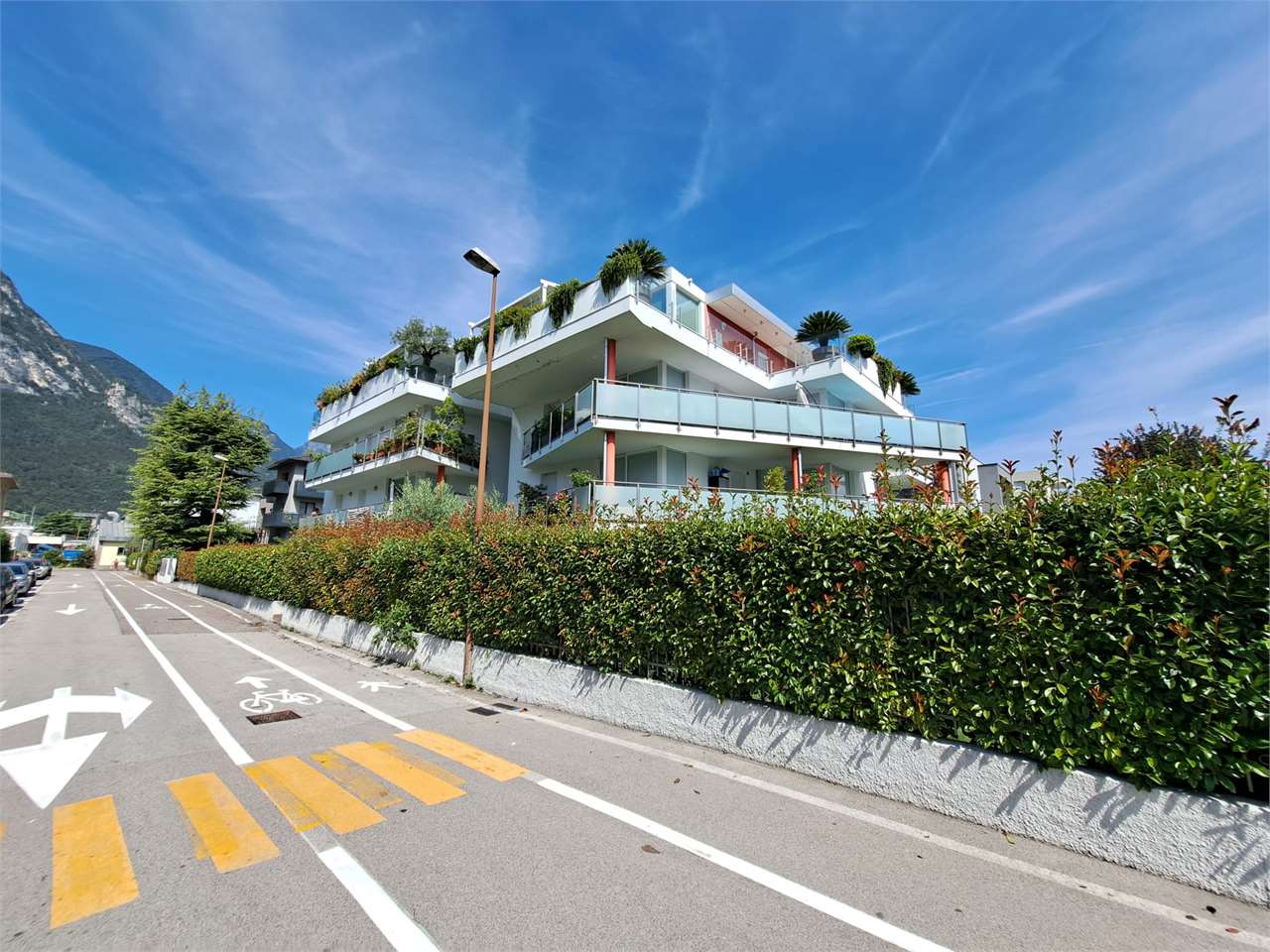 RIF. 38 - EXCLUSIVE TWO-ROOM  GILMOZZI-FREE APARTMENT IN THE LAKE AREA!