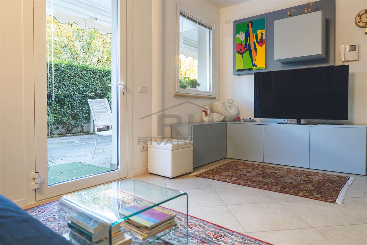 RIF. 38 - BILOCALE ESCLUSIVO IN FASCIA LAGO ESENTE GILMOZZI!