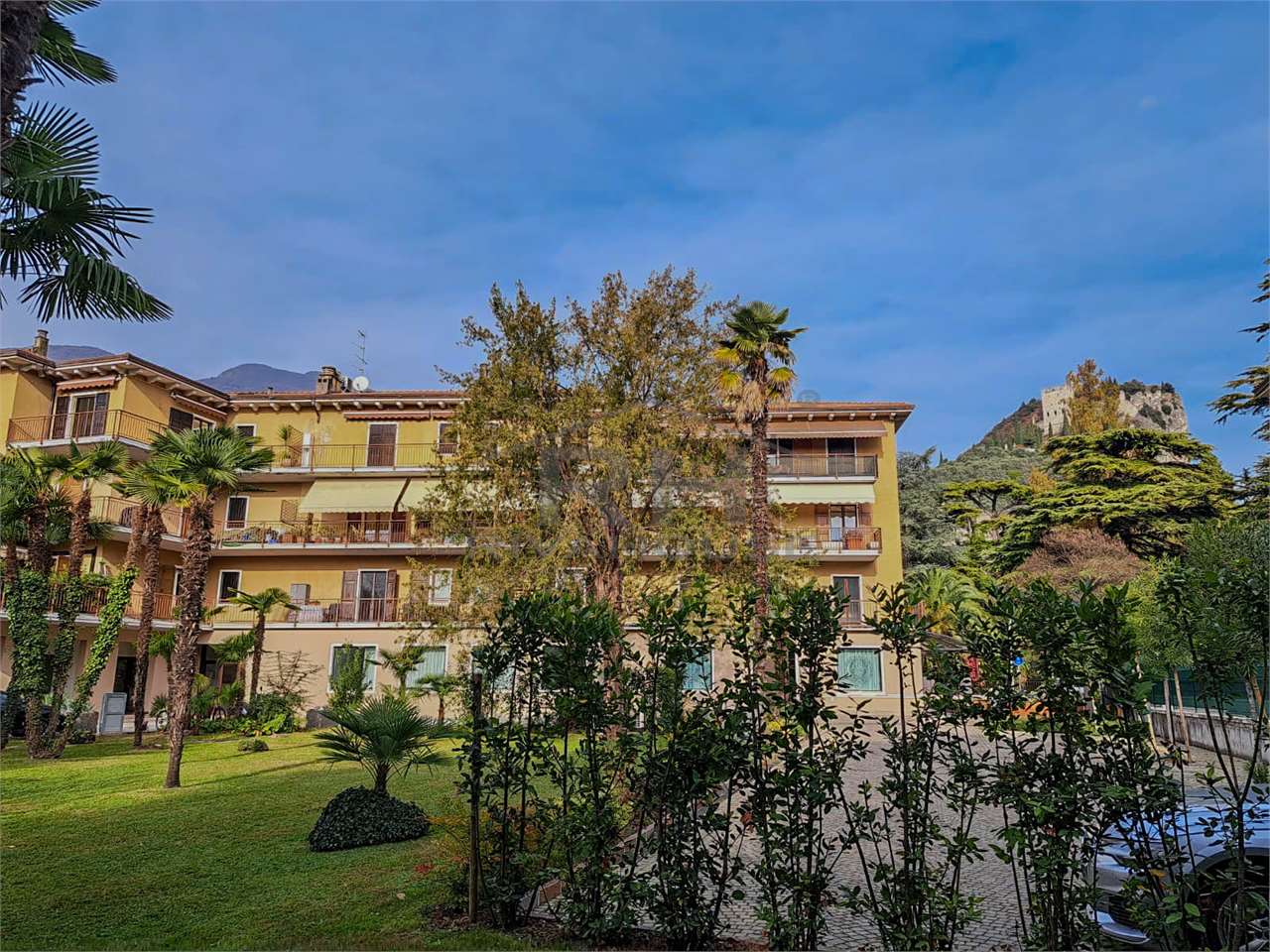 REF. 09 – NEW TWO-BEDROOM APARTMENT IN THE TOWN CENTRE, GILMOZZI-EXEMPT