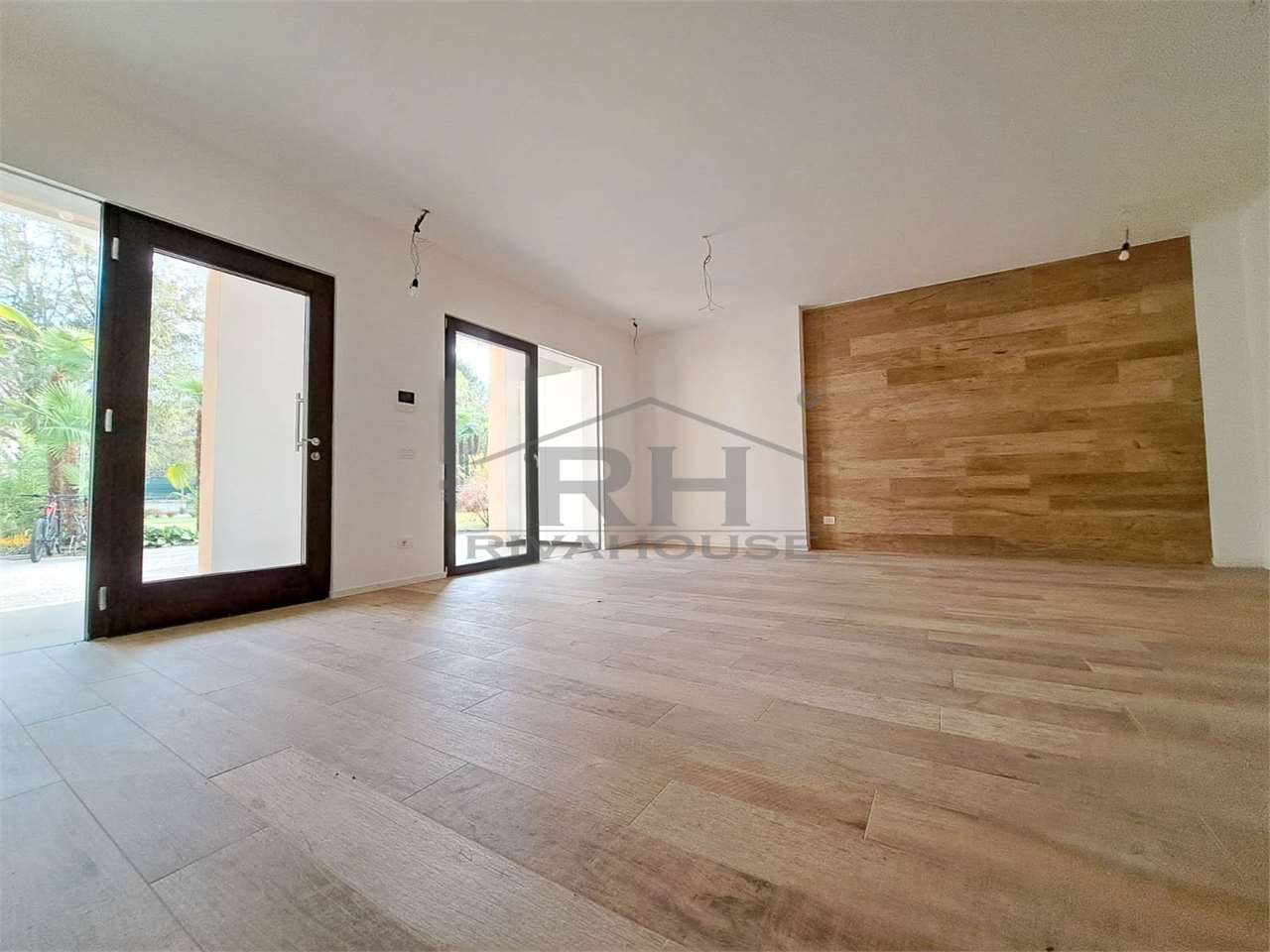 REF. 09 – NEW TWO-BEDROOM APARTMENT IN THE TOWN CENTRE, GILMOZZI-EXEMPT