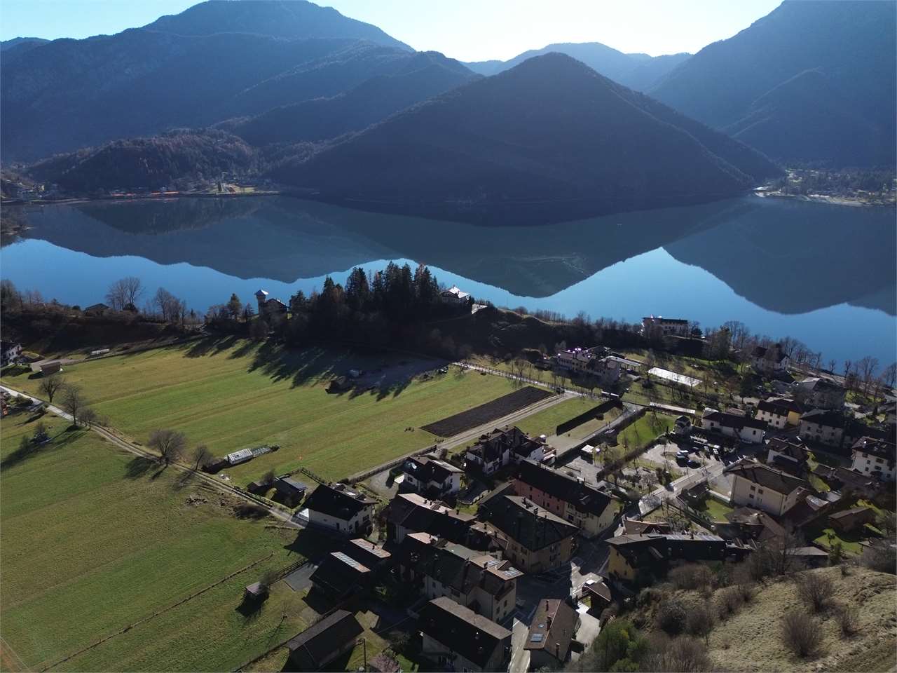 RIF. 04 - PROPRIETA' CON VISTA SUL LAGO DI LEDRO