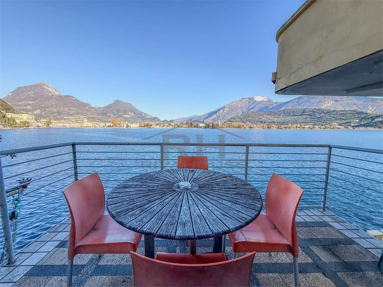 RIF. 10 - LOFT SULL'ACQUA A RIVA DEL GARDA