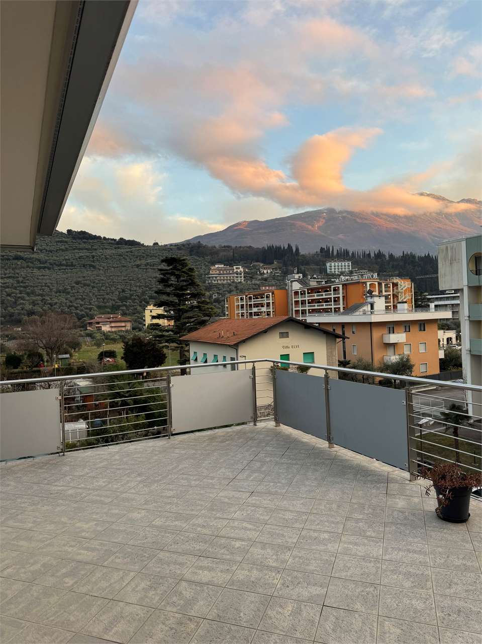 MINI ATTIC WITH TERRACE