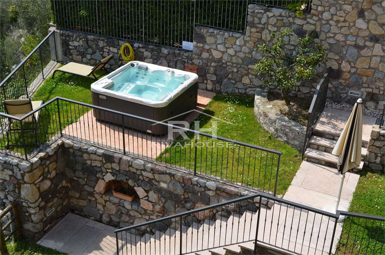 REF. 17 – RESIDENTIAL COMPLEX WITH SIX LAKE-VIEW APARTMENTS