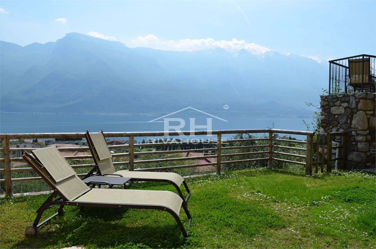 REF. 17 – RESIDENTIAL COMPLEX WITH SIX LAKE-VIEW APARTMENTS