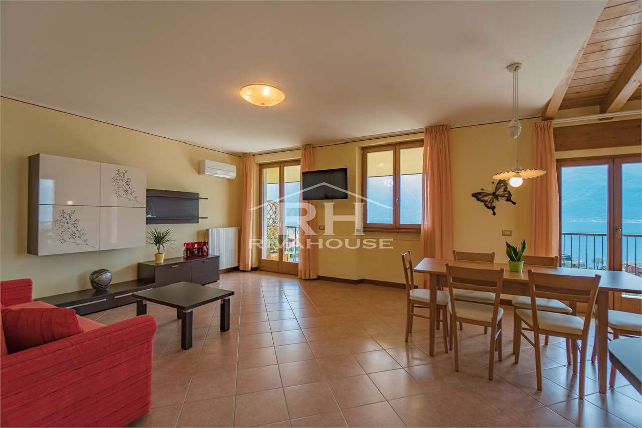 REF. 17 – RESIDENTIAL COMPLEX WITH SIX LAKE-VIEW APARTMENTS