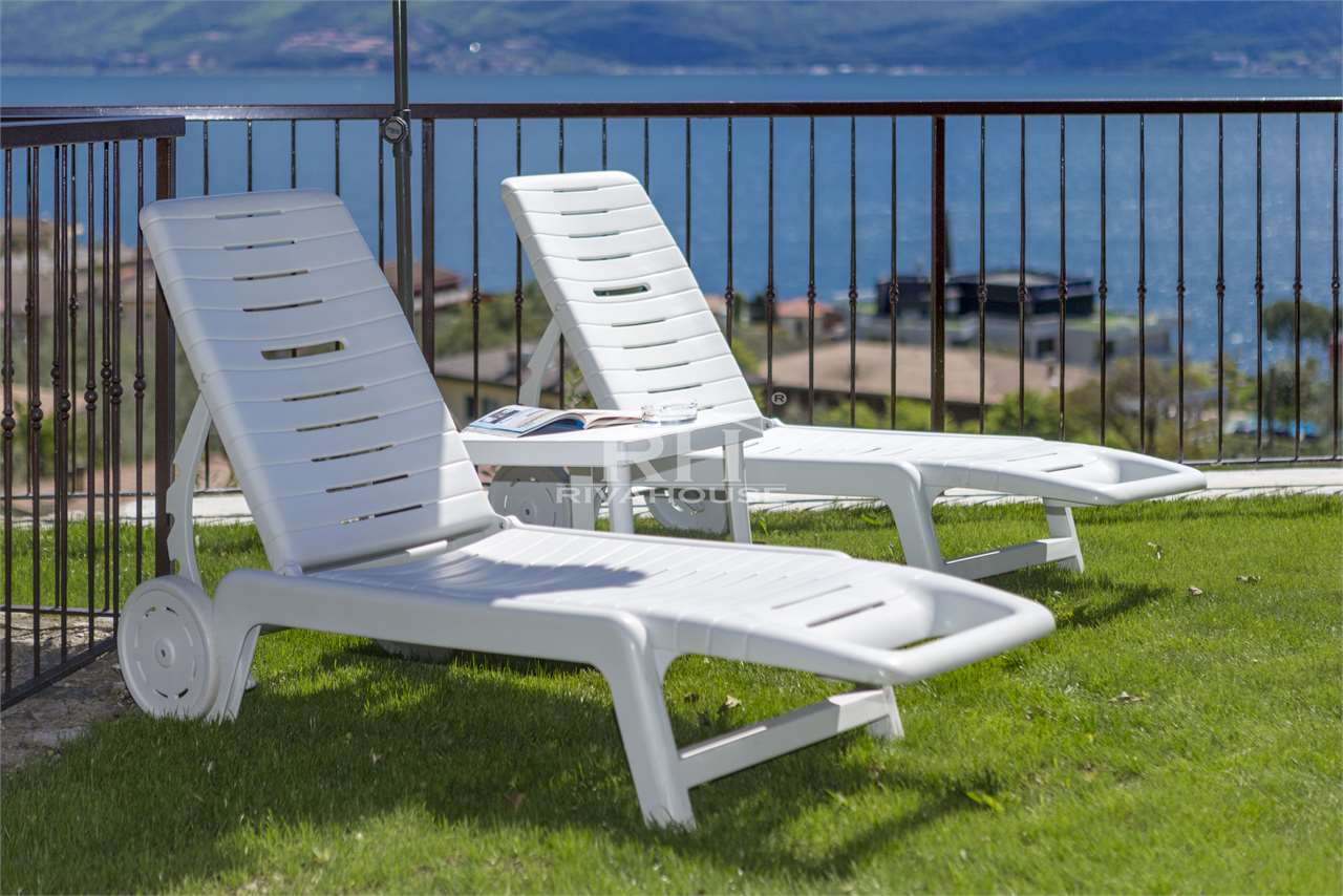 REF. 17 – RESIDENTIAL COMPLEX WITH SIX LAKE-VIEW APARTMENTS