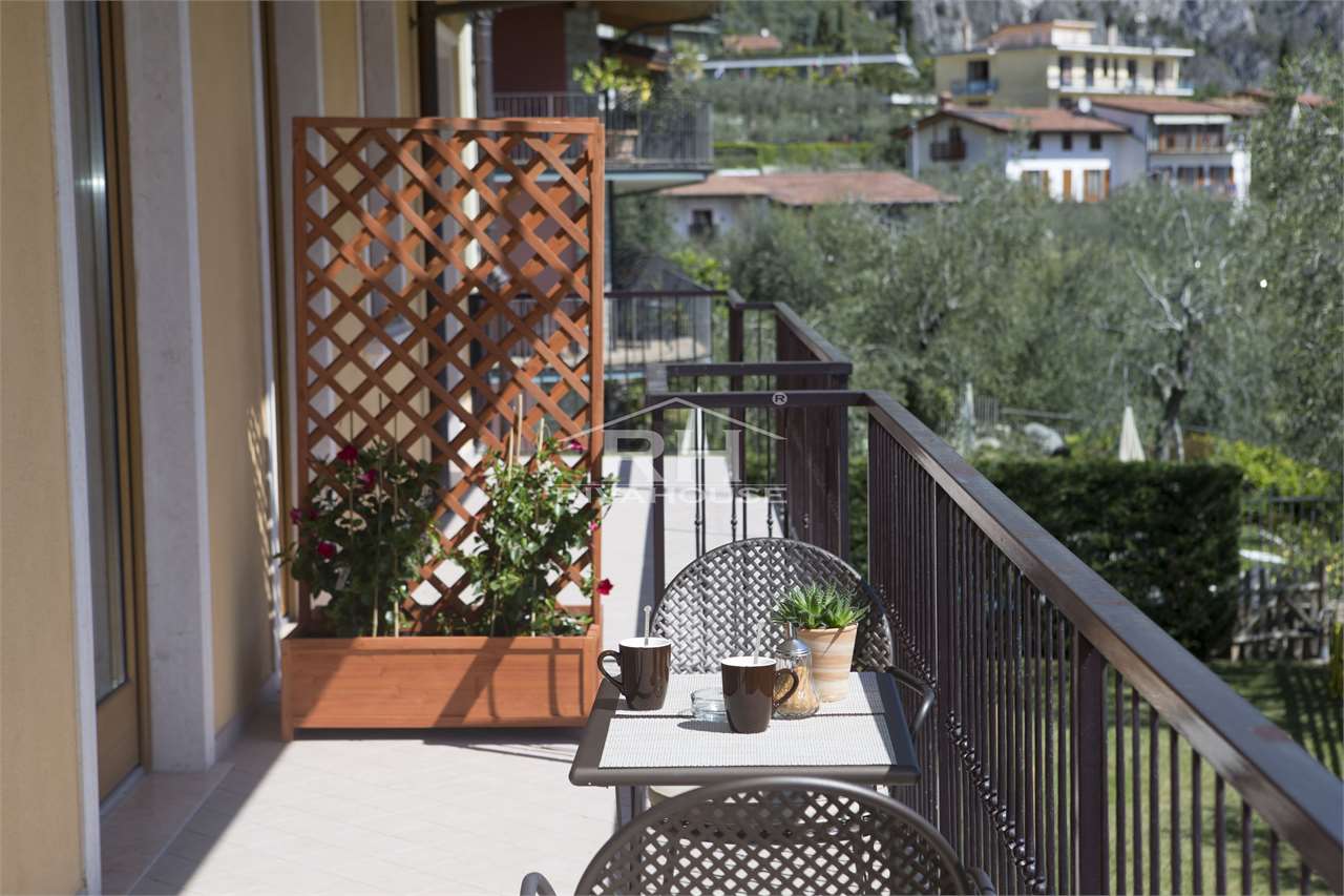 REF. 17 – RESIDENTIAL COMPLEX WITH SIX LAKE-VIEW APARTMENTS