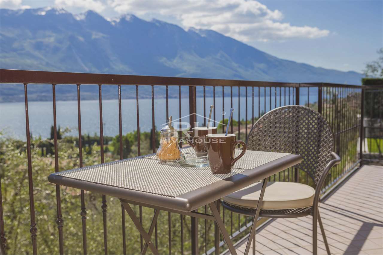 REF. 17 – RESIDENTIAL COMPLEX WITH SIX LAKE-VIEW APARTMENTS