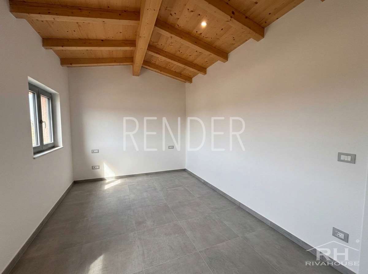 REF. 01 - STORAGE TO BE COMPLETED, WITH LARGE PLOT AND LAKE VIEW