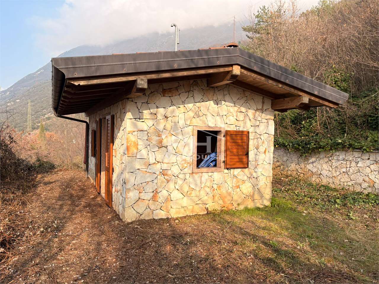 REF. 01 - STORAGE TO BE COMPLETED, WITH LARGE PLOT AND LAKE VIEW