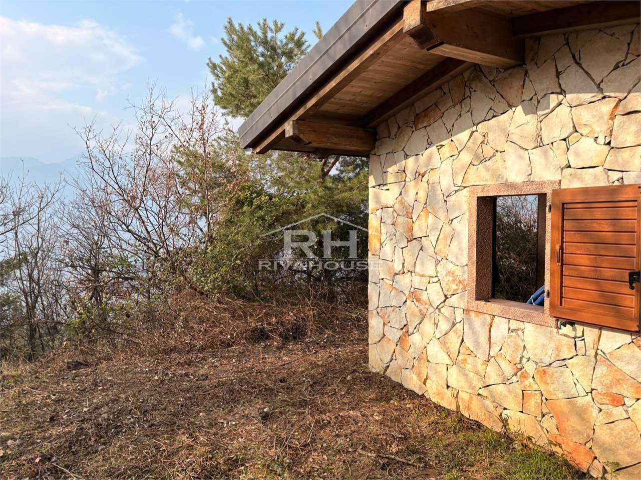 REF. 01 - STORAGE TO BE COMPLETED, WITH LARGE PLOT AND LAKE VIEW