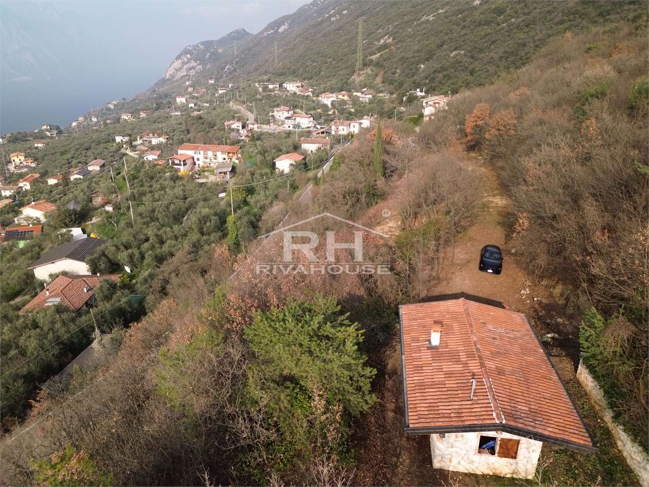 REF. 01 - STORAGE TO BE COMPLETED, WITH LARGE PLOT AND LAKE VIEW
