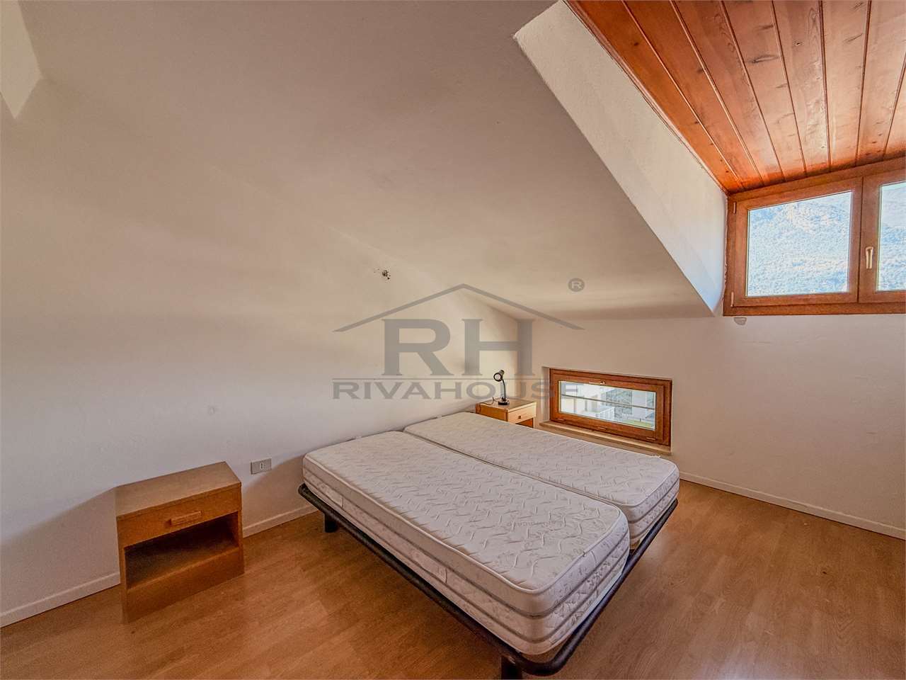 REF. 13 FOUR-ROOM APARTMENT GILMOZZI-EXEMPT IN THE LAKESIDE AREA!