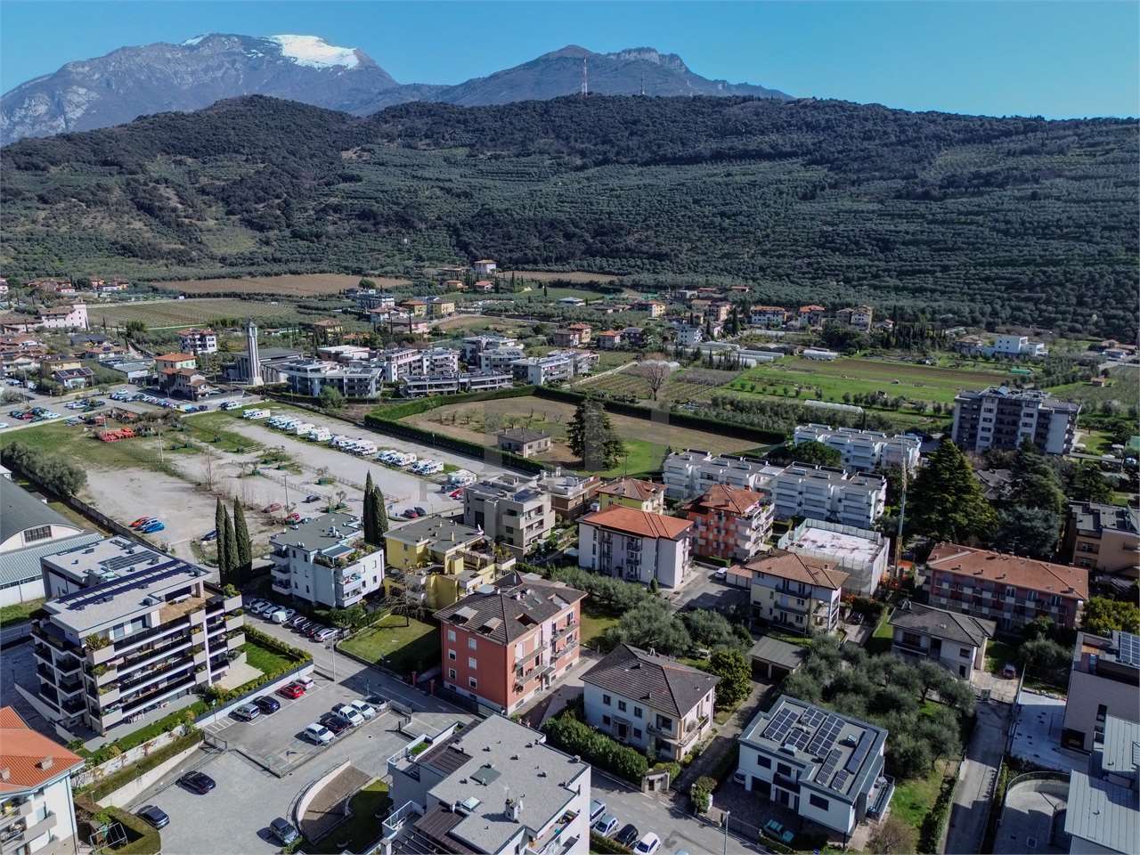 REF. 13 FOUR-ROOM APARTMENT GILMOZZI-EXEMPT IN THE LAKESIDE AREA!