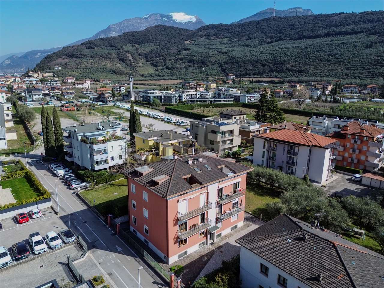 REF. 13 FOUR-ROOM APARTMENT GILMOZZI-EXEMPT IN THE LAKESIDE AREA!