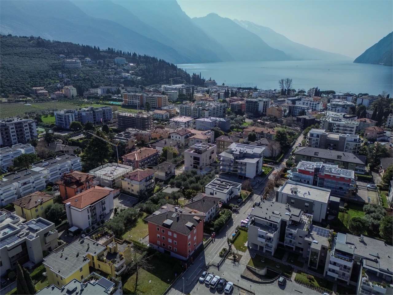 REF. 13 FOUR-ROOM APARTMENT GILMOZZI-EXEMPT IN THE LAKESIDE AREA!