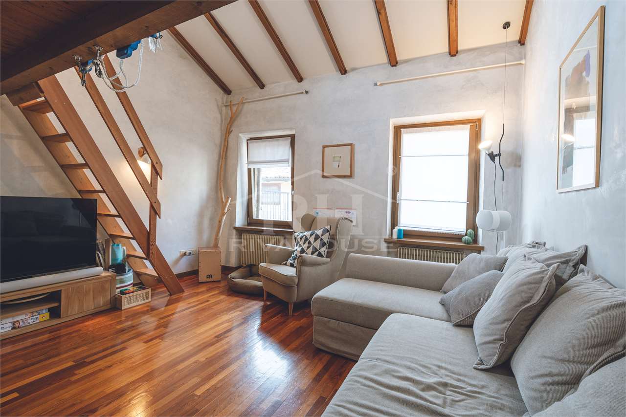 RIF. 27 - CARATTERISTICA CASA NEL CENTRO STORICO DI ARCO