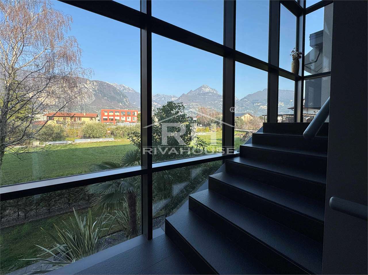 REF. 08 - Elegant Two-room apartment with wide terrace in Sant'Alessandro