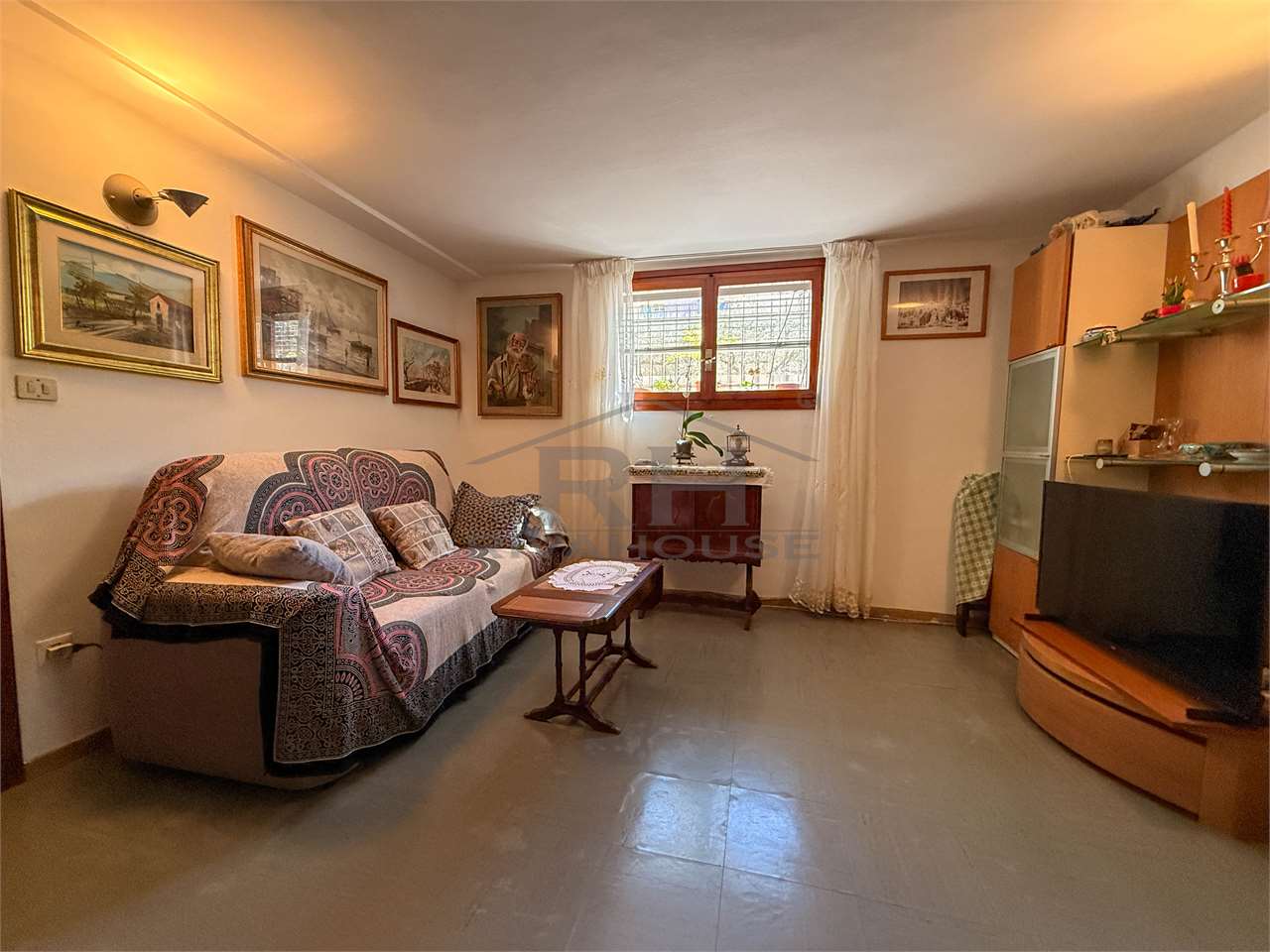 RIF. 12 - BARE OWNERSHIP OF A 3-ROOM APARTMENT STEPS FROM THE LAKE