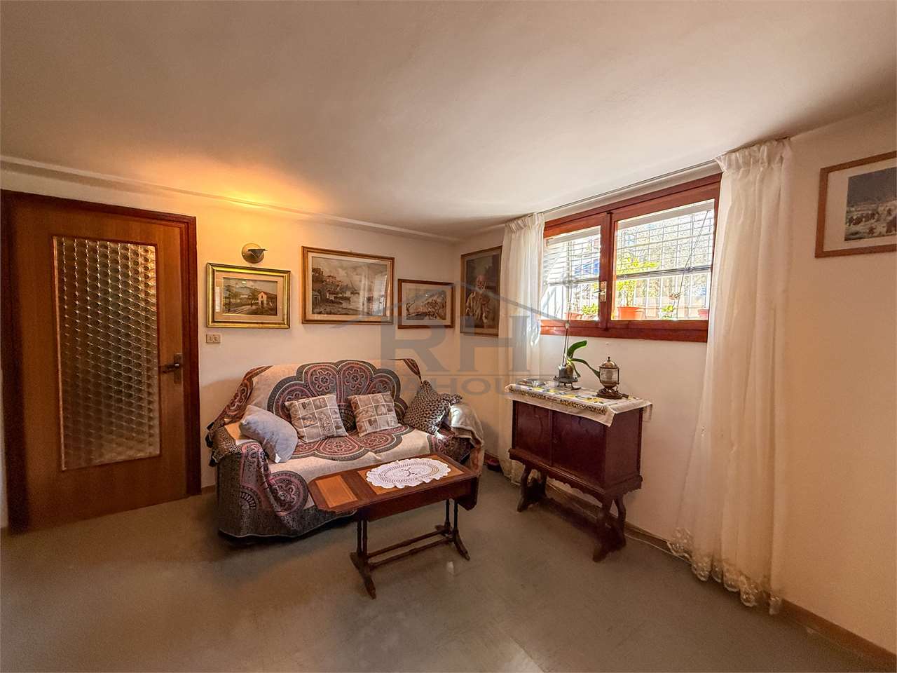 RIF. 12 - BARE OWNERSHIP OF A 3-ROOM APARTMENT STEPS FROM THE LAKE