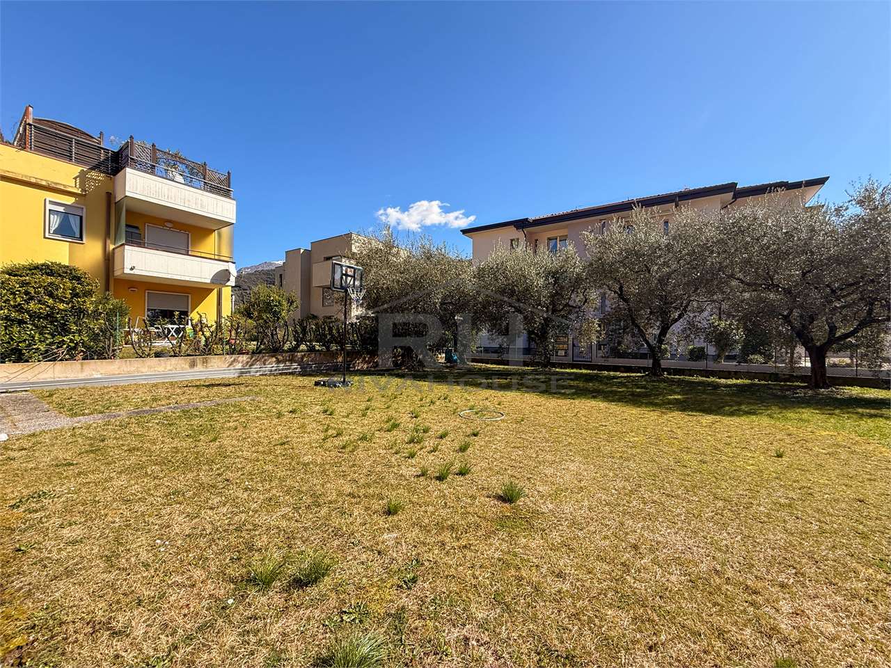 RIF. 12 - BARE OWNERSHIP OF A 3-ROOM APARTMENT STEPS FROM THE LAKE