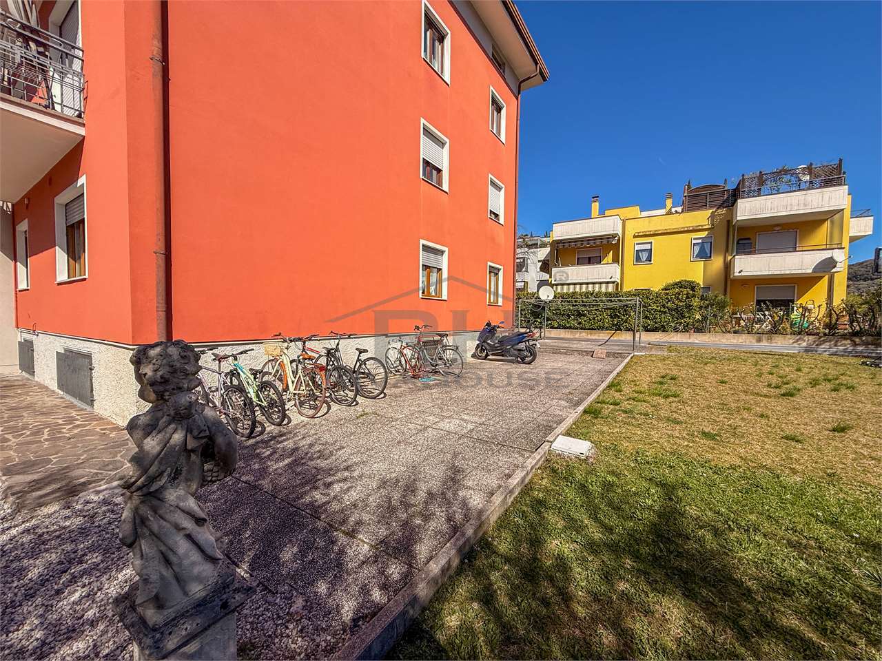 RIF. 12 - BARE OWNERSHIP OF A 3-ROOM APARTMENT STEPS FROM THE LAKE