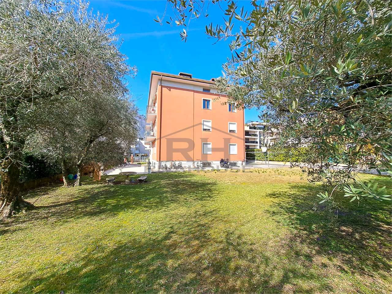 RIF. 12 - BARE OWNERSHIP OF A 3-ROOM APARTMENT STEPS FROM THE LAKE