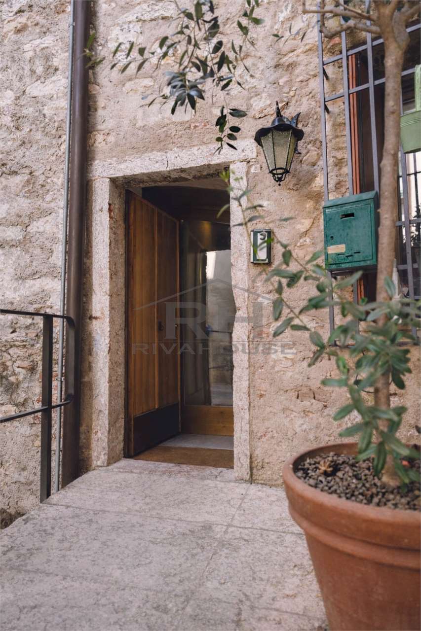 RIF. 27 - CARATTERISTICA CASA NEL CENTRO STORICO DI ARCO