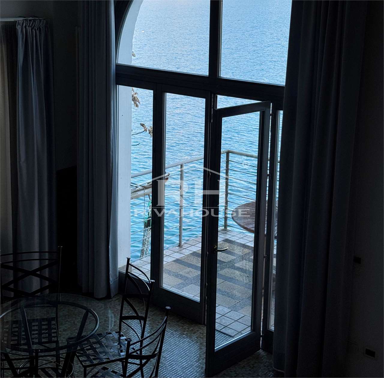 REF. 10 – LOFT ON THE WATER