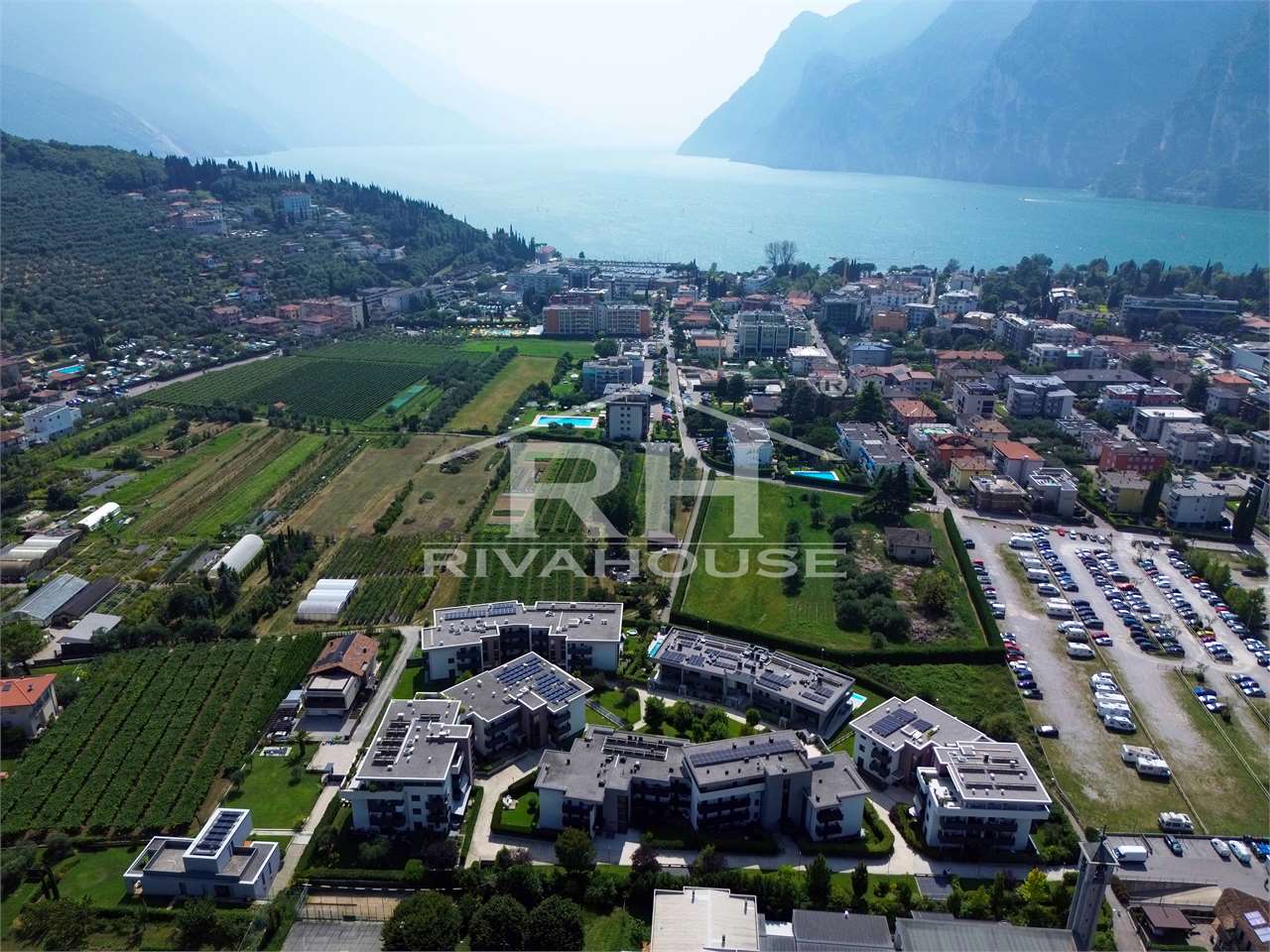 REF. 22 - TWO-ROOMS WITH GARDEN, CLOSE TO THE LAKE