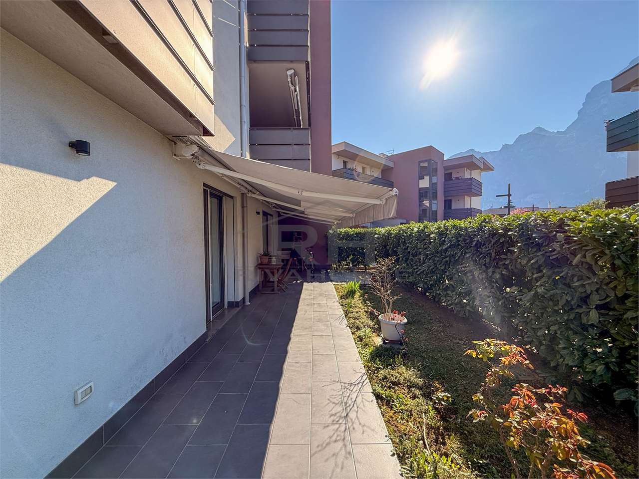 REF. 22 - TWO-ROOMS WITH GARDEN, CLOSE TO THE LAKE