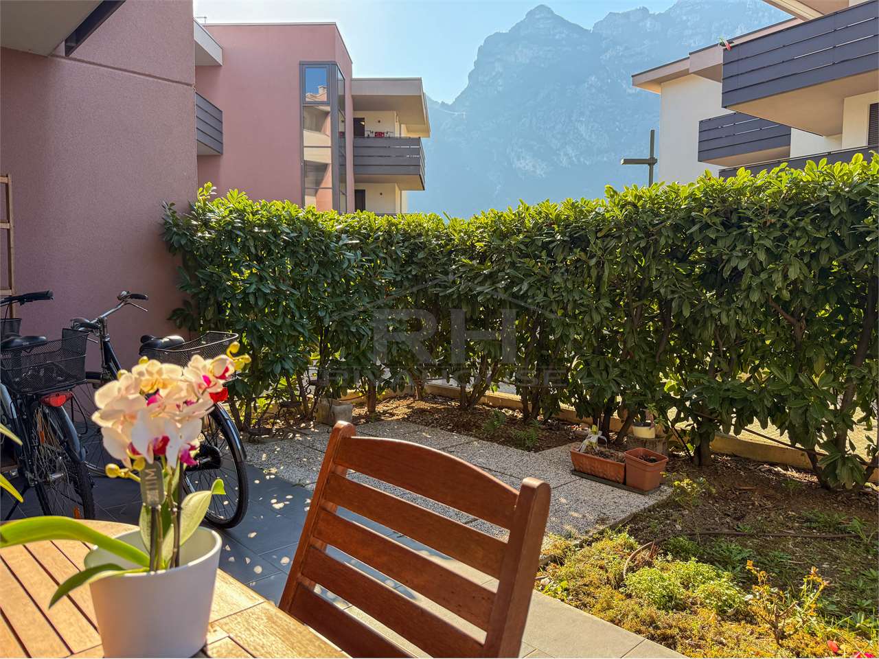 REF. 22 - TWO-ROOMS WITH GARDEN, CLOSE TO THE LAKE