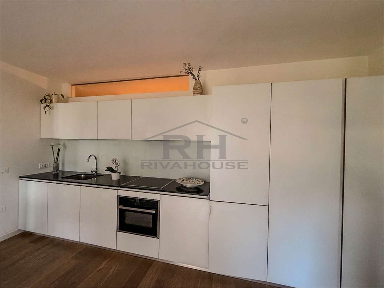 RIF. 22 - BILOCALE CON GIARDINO VICINO AL LAGO