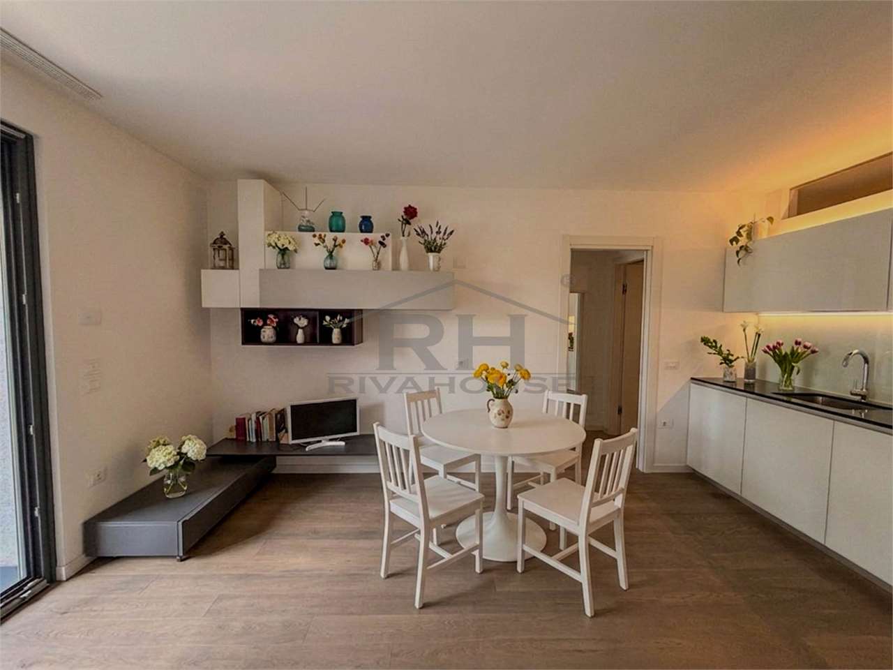 REF. 22 - TWO-ROOMS WITH GARDEN, CLOSE TO THE LAKE