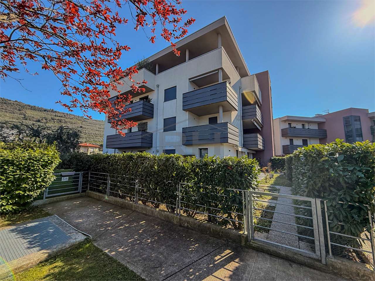 REF. 22 - TWO-ROOMS WITH GARDEN