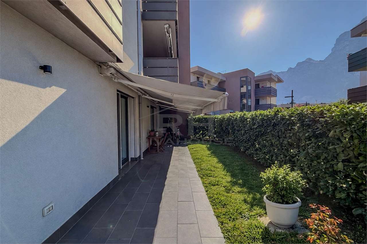 RIF. 22 - BILOCALE CON GIARDINO VICINO AL LAGO