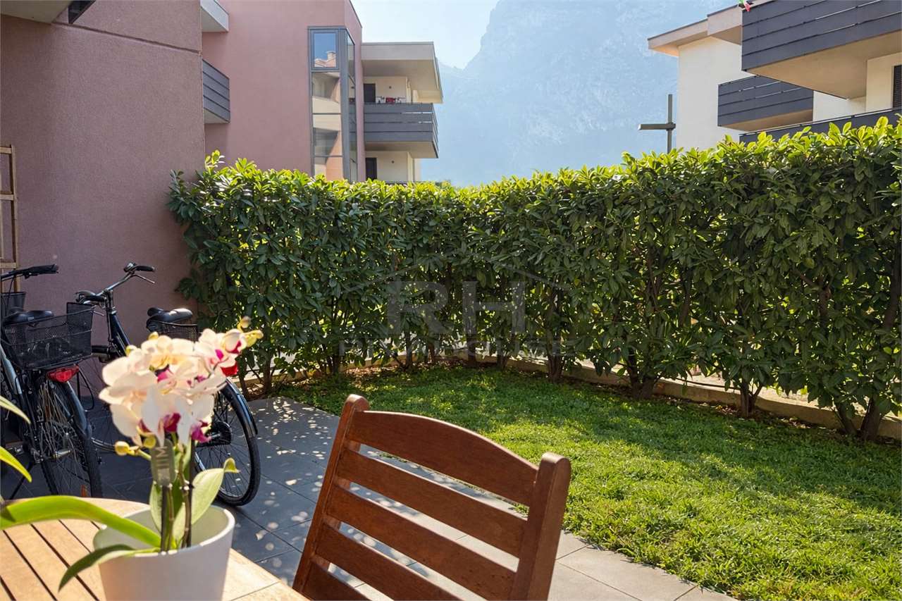 REF. 22 - TWO-ROOMS WITH GARDEN