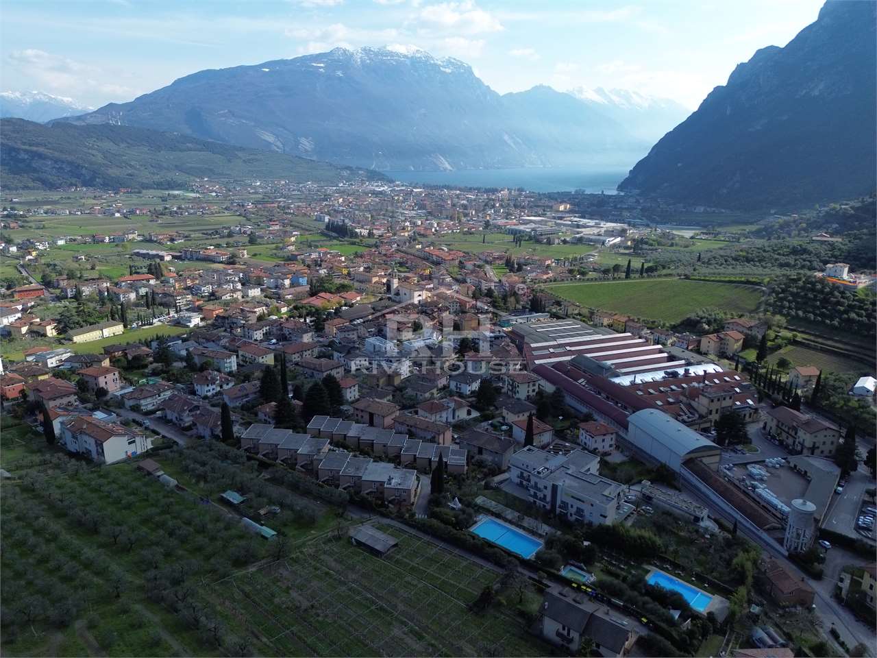 REF. 01 - TWO-ROOM APARTMENT, LAKE VIEW