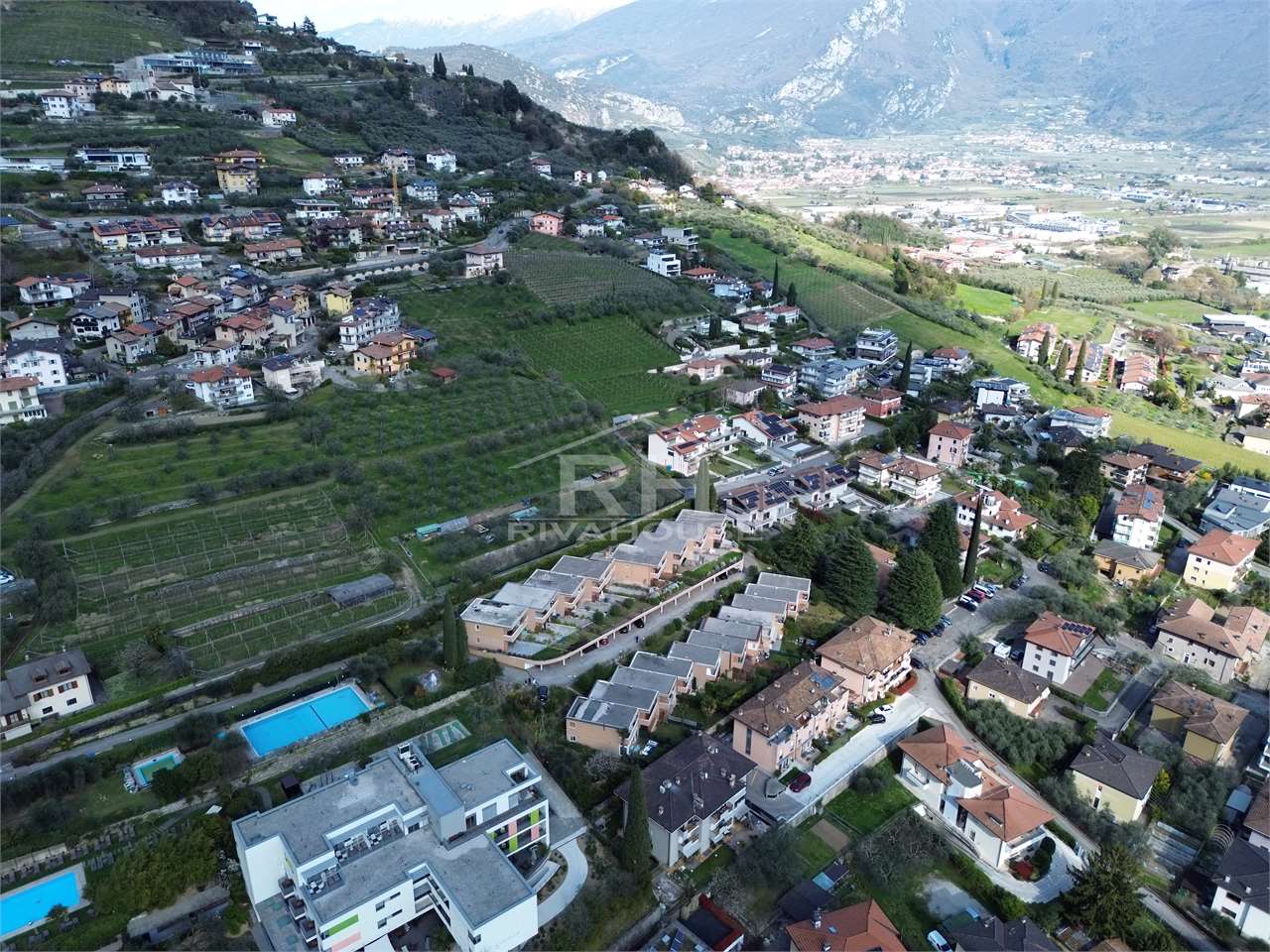 REF. 01 - TWO-ROOM APARTMENT, LAKE VIEW