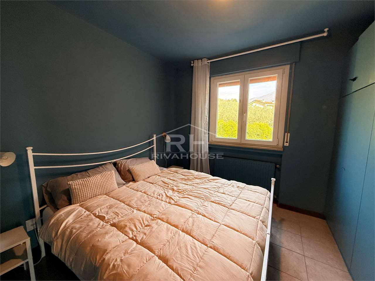 REF. 01 - TWO-ROOM APARTMENT, LAKE VIEW