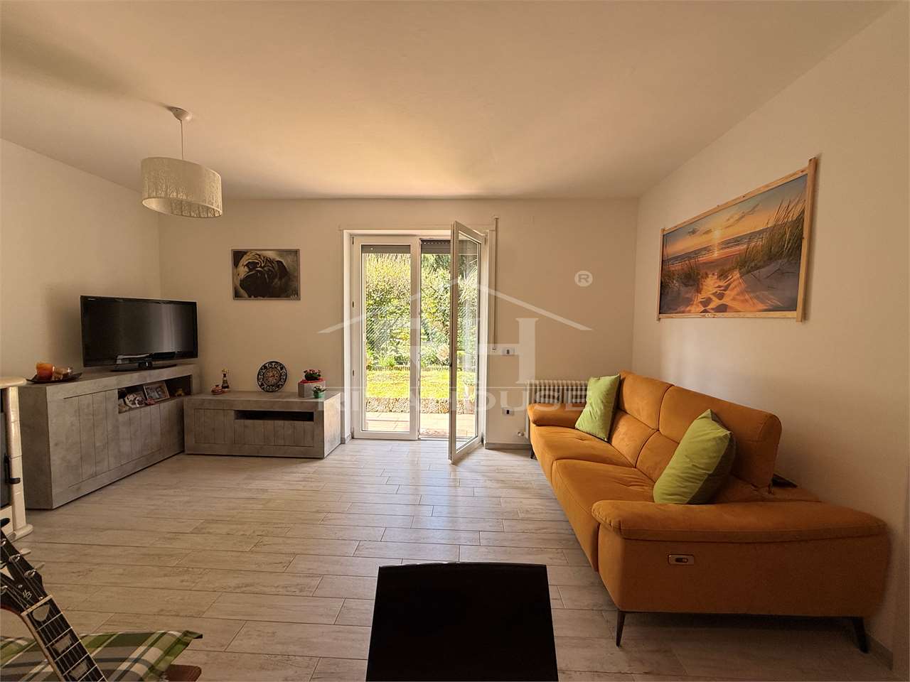 REF. 11 - 3-ROOM APARTMENT WITH GARDEN IN THE CENTER